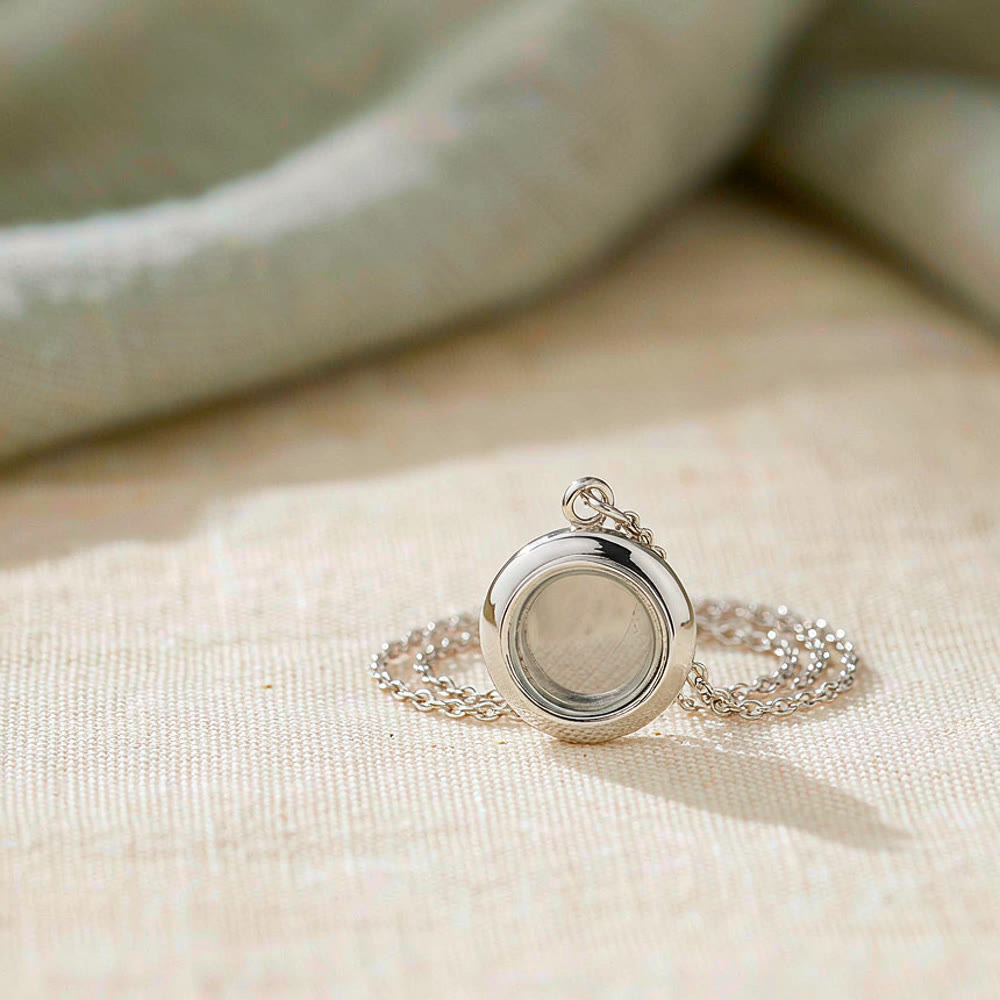 Locket Keepsake — Illustration of a lab-grown diamond human memorial piece